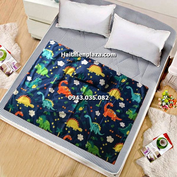 Chăn cho bé đi lớp hình khủng long
